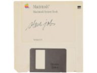 Disquette signée par Steve Jobs // Source : RRAuction