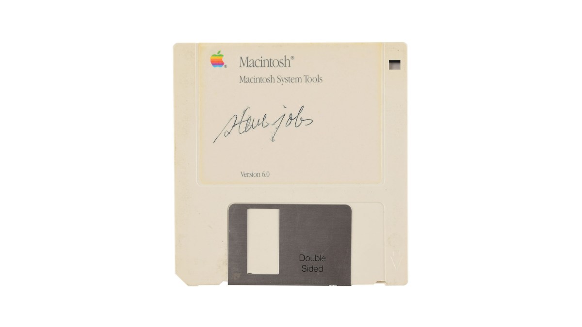Disquette signée par Steve Jobs // Source : RRAuction Disquette signée par Steve Jobs // Source : RRAuction