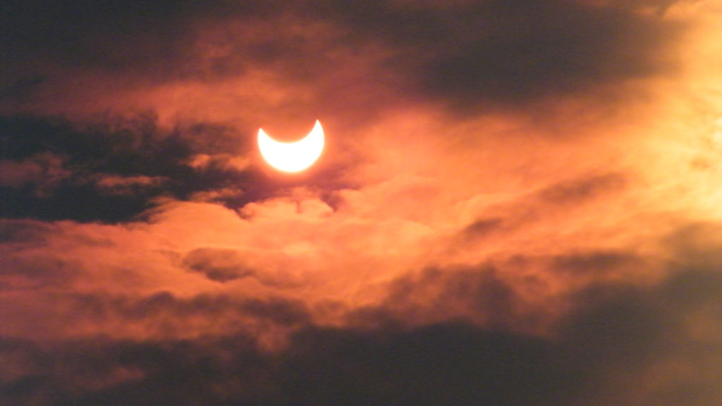 Une éclipse de Soleil partielle. // Source : Flickr/CC/David Paleino (photo recadrée) Une éclipse de Soleil partielle. // Source : Flickr/CC/David Paleino (photo recadrée)