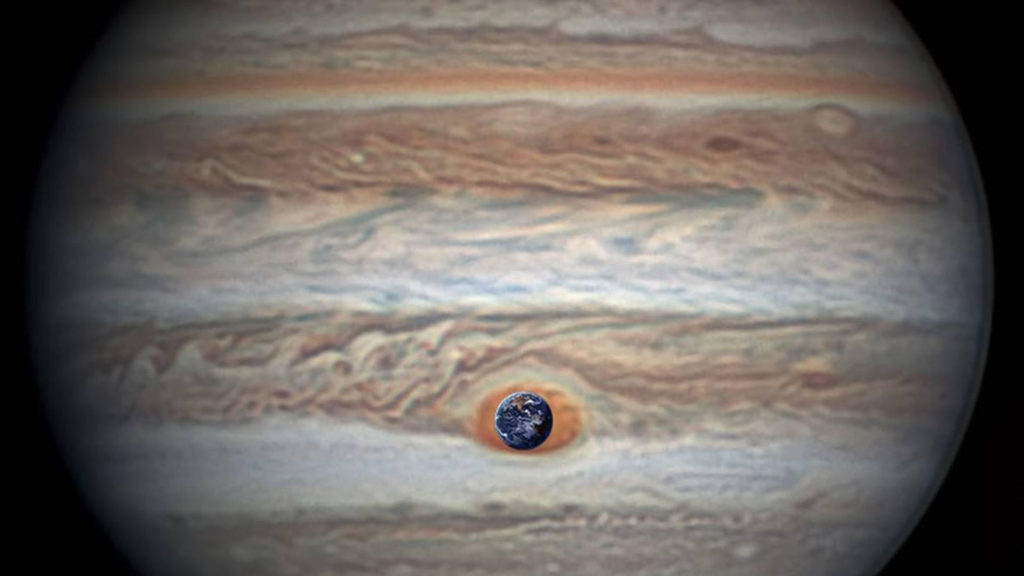 Une image pour se rendre compte de la taille de la Grande Tâche rouge, par rapport à la Terre. // Source : NASA/JPL-Caltech/SwRI/MSSS/Christopher Go (photo recadrée) Une image pour se rendre compte de la taille de la Grande Tâche rouge, par rapport à la Terre. // Source : NASA/JPL-Caltech/SwRI/MSSS/Christopher Go (photo recadrée)