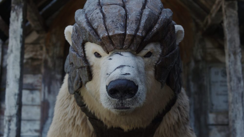 Un gigantesque ours polaire, il n'y a pas de meilleur argument, en soi. // Source : HBO / BBC One Un gigantesque ours polaire, il n'y a pas de meilleur argument, en soi. // Source : HBO / BBC One