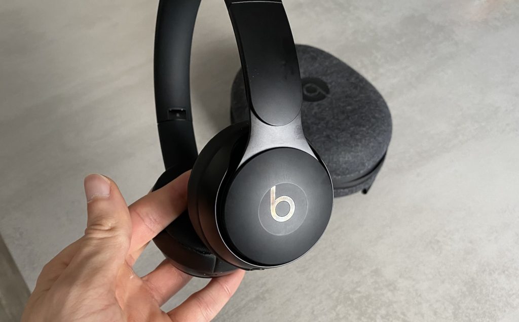 Oreillette du casque Beats Solo Pro // Source : Maxime Claudel pour Numerama Oreillette du casque Beats Solo Pro // Source : Maxime Claudel pour Numerama