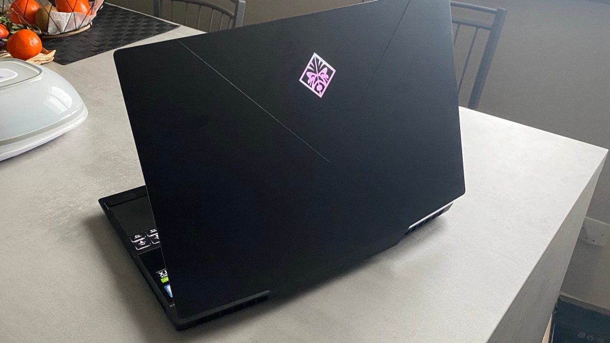 Capot du HP Omen X 2S // Source : Maxime Claudel pour Numerama Capot du HP Omen X 2S // Source : Maxime Claudel pour Numerama