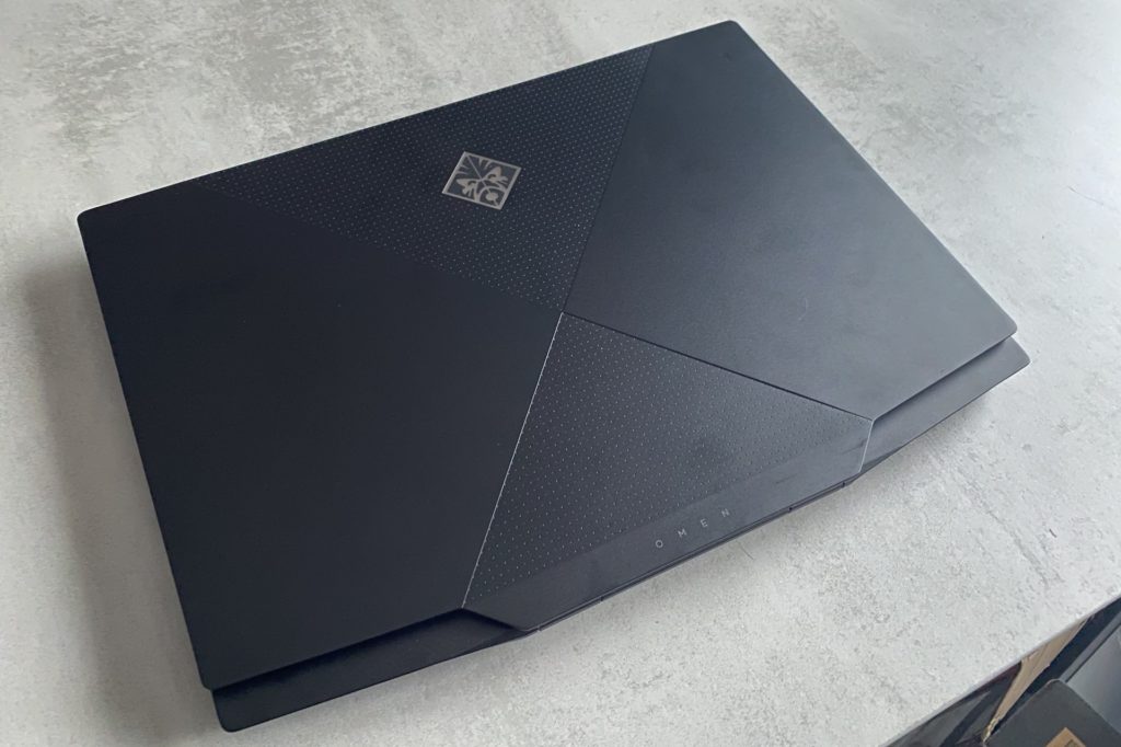 Dessus du HP Omen X 2S // Source : Maxime Claudel pour Numerama Dessus du HP Omen X 2S // Source : Maxime Claudel pour Numerama