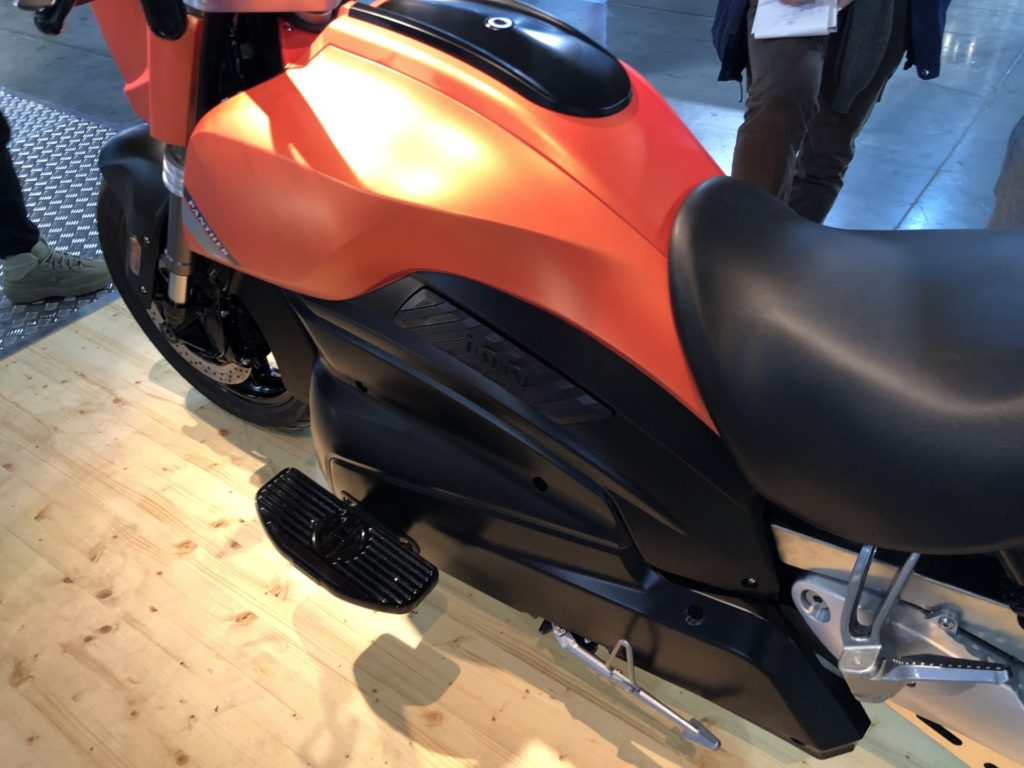 La moto électrique Panther de Hadin // Source : Marie Turcan pour Vroom/Numerama La moto électrique Panther de Hadin // Source : Marie Turcan pour Vroom/Numerama