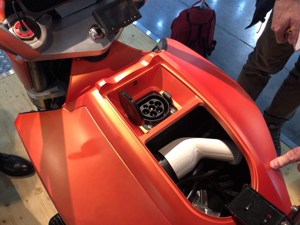 La moto électrique Panther de Hadin // Source : Marie Turcan pour Vroom/Numerama La moto électrique Panther de Hadin // Source : Marie Turcan pour Vroom/Numerama