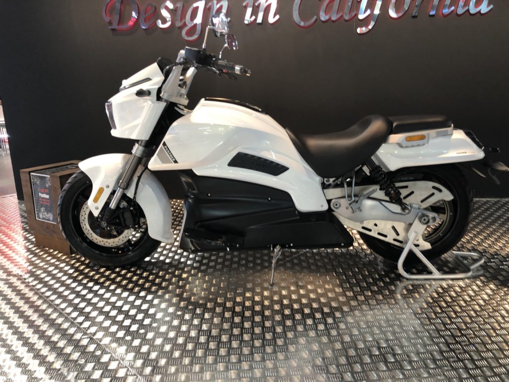 La moto électrique Panther de Hadin // Source : Marie Turcan pour Vroom/Numerama La moto électrique Panther de Hadin // Source : Marie Turcan pour Vroom/Numerama