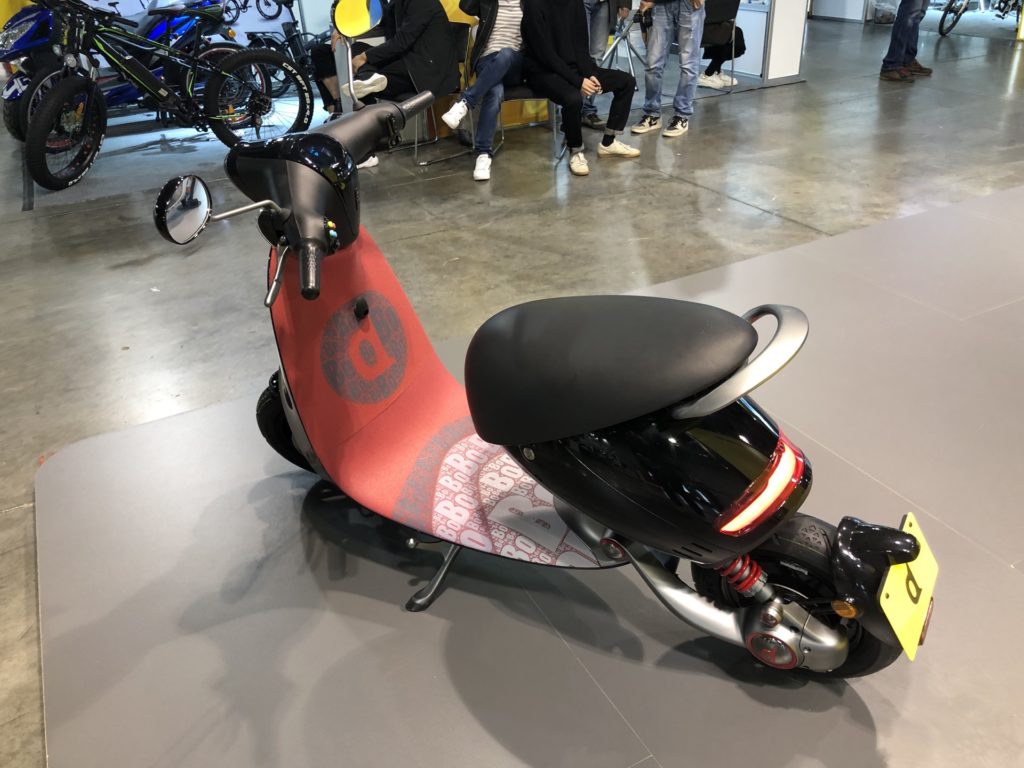 Bo, un scooter électrique de Qjiang // Source : Marie Turcan pour Vroom/Numerama Bo, un scooter électrique de Qjiang // Source : Marie Turcan pour Vroom/Numerama