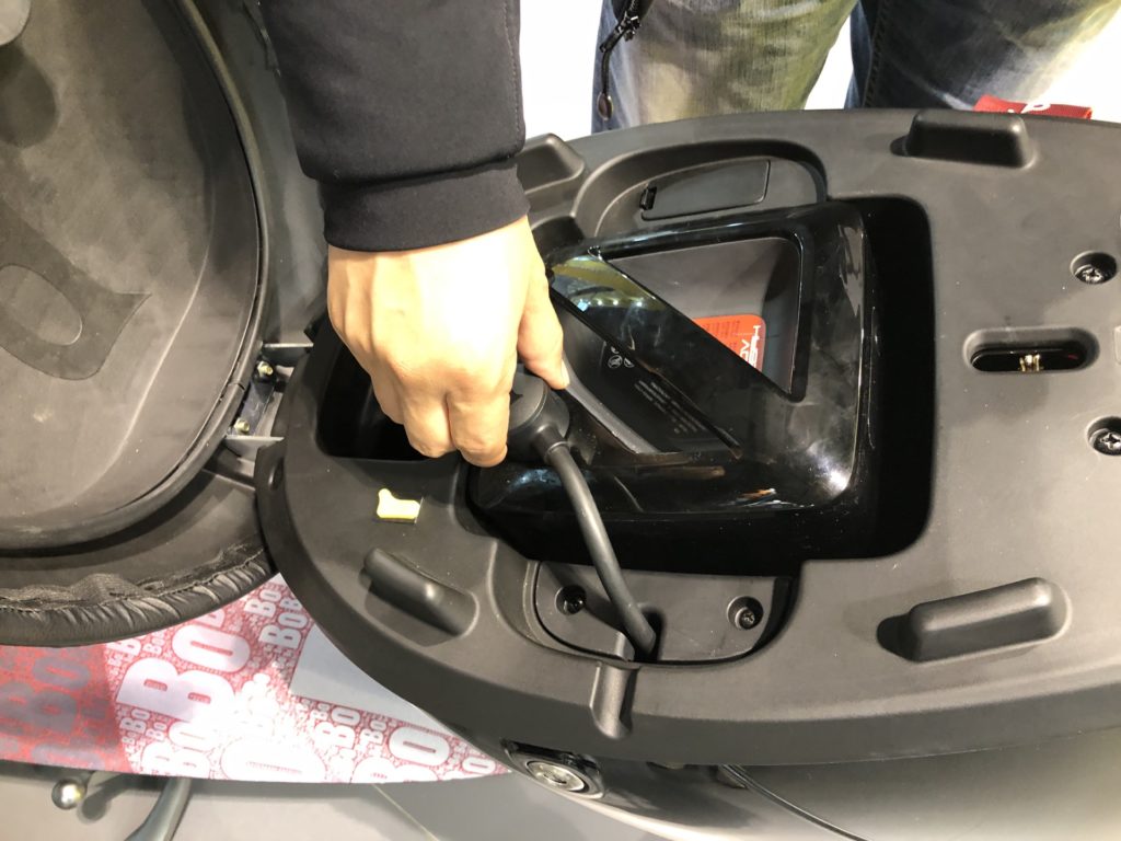 Bo, un scooter électrique de Qjiang // Source : Marie Turcan pour Vroom/Numerama Bo, un scooter électrique de Qjiang // Source : Marie Turcan pour Vroom/Numerama