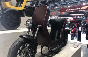 Les scooters ME à l'EICMA 2019 // Source : Marie Turcan pour Vroom/Numerama Les scooters ME à l'EICMA 2019 // Source : Marie Turcan pour Vroom/Numerama