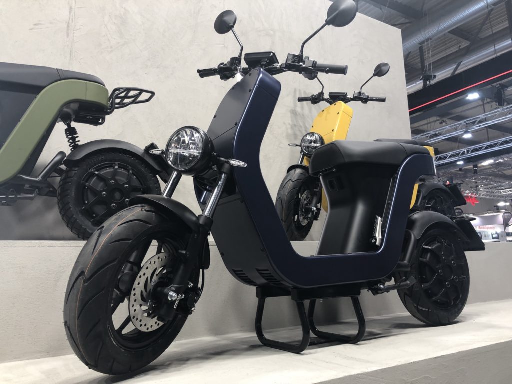 Les scooters ME à l'EICMA 2019 // Source : Marie Turcan pour Vroom/Numerama Les scooters ME à l'EICMA 2019 // Source : Marie Turcan pour Vroom/Numerama