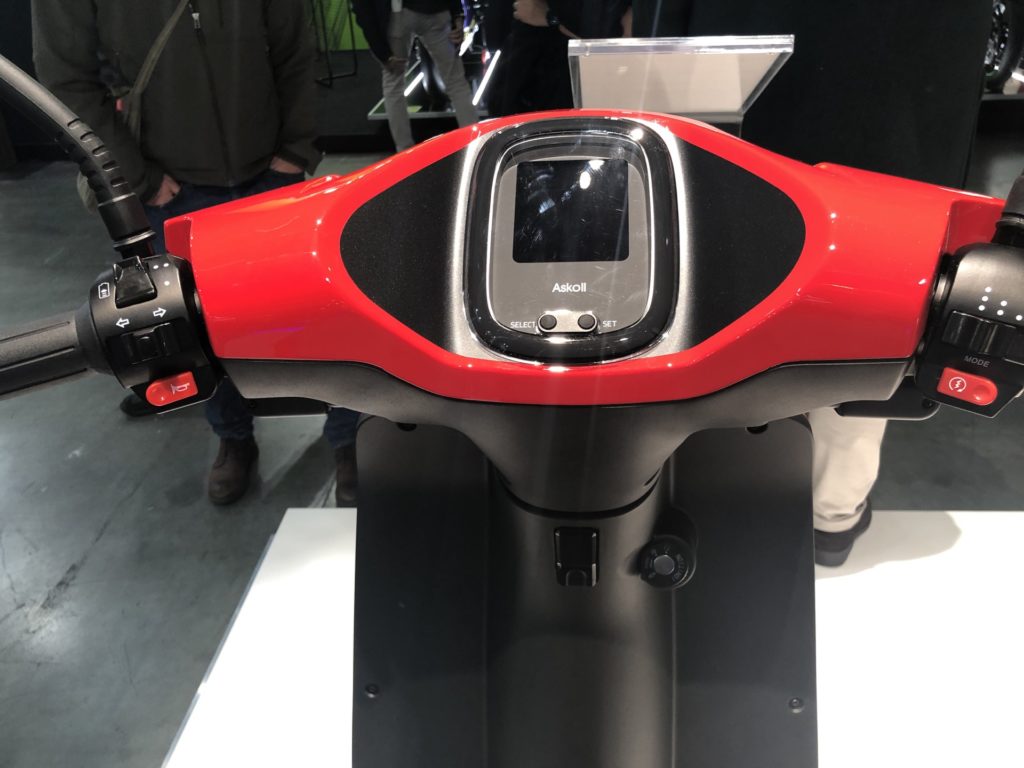 Le nouveau scooter électrique Dixy d'Askoll // Source : Marie Turcan pour Vroom/Numerama Le nouveau scooter électrique Dixy d'Askoll // Source : Marie Turcan pour Vroom/Numerama