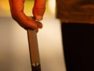 Une e-cigarette JUUL. // Source : Sarah Johnson / Flickr