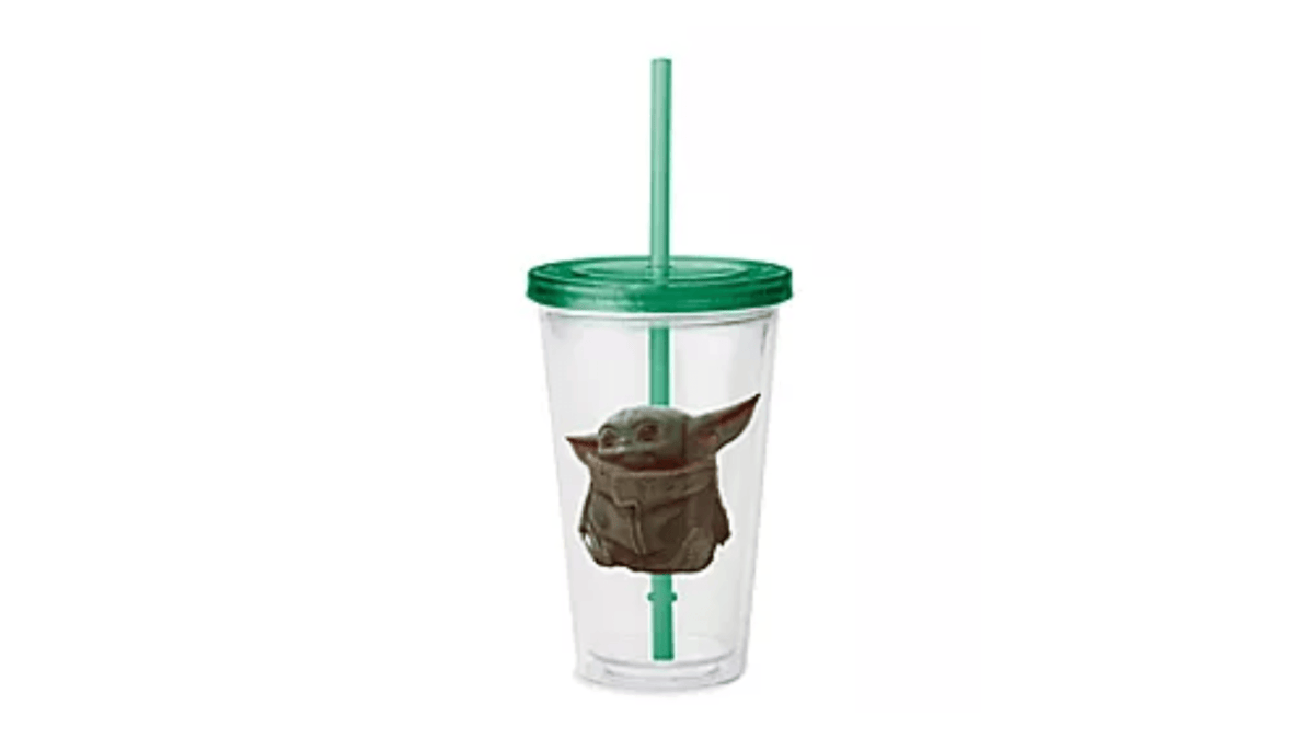 Un gobelet Baby Yoda eh oui // Source : Disney Shop Un gobelet Baby Yoda eh oui // Source : Disney Shop