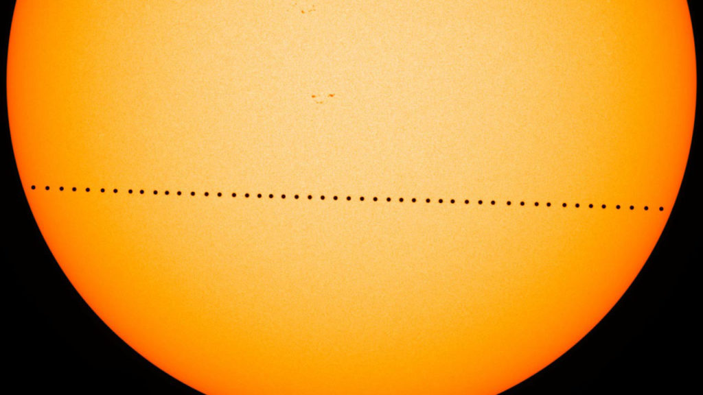 Le transit de Mercure devant le Soleil le 9 mai 2016. // Source : Wikimedia/CC/NASA Goddard Space Flight Center Le transit de Mercure devant le Soleil le 9 mai 2016. // Source : Wikimedia/CC/NASA Goddard Space Flight Center