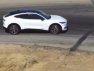 Le Mustang Mach-E en action // Source : YouTube/Ford