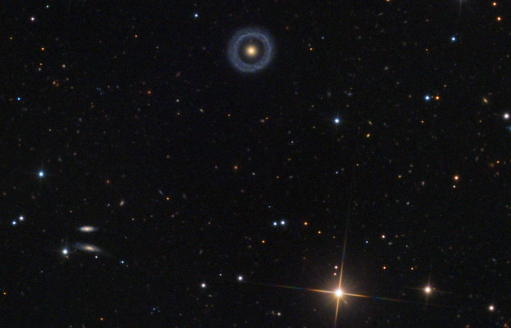 Une autre image de la galaxie de Hoag. // Source : Wikimedia/CC/Ngc1535 (photo recadrée) Une autre image de la galaxie de Hoag. // Source : Wikimedia/CC/Ngc1535 (photo recadrée)