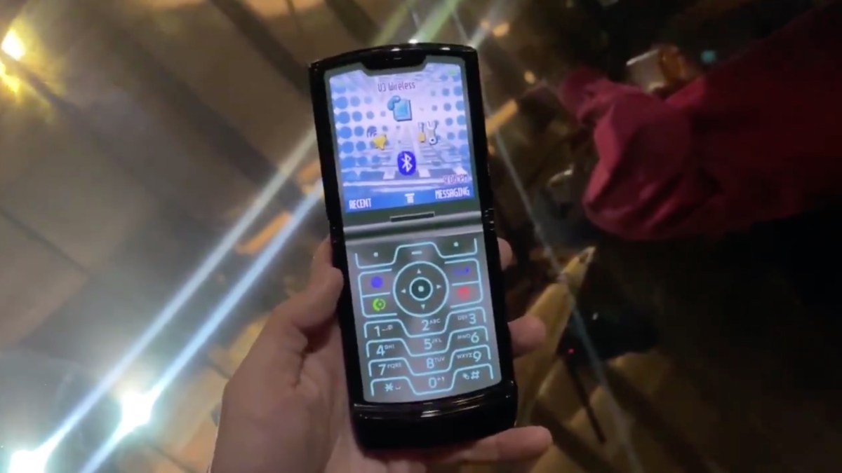 Capture d'écran du nouveau Razr en mode retro // Source : Twitter/RayWongy Capture d'écran du nouveau Razr en mode retro // Source : Twitter/RayWongy