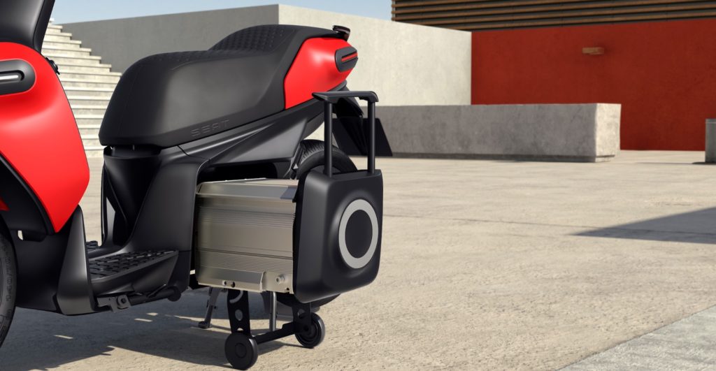 La batterie amovible du e-scooter de Seat // Source : Seat La batterie amovible du e-scooter de Seat // Source : Seat
