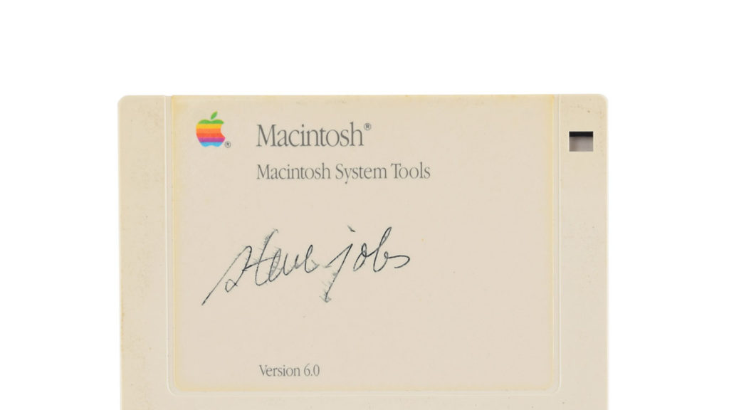Disquette signée par Steve Jobs // Source : RRAuction Disquette signée par Steve Jobs // Source : RRAuction