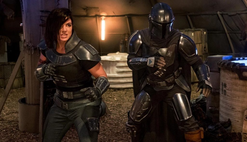 Le Mandalorien, dans la série Disney+, sera accompagné d'une autre mercenaire, Cara Dune (Gina Carano). // Source : Disney+ Le Mandalorien, dans la série Disney+, sera accompagné d'une autre mercenaire, Cara Dune (Gina Carano). // Source : Disney+