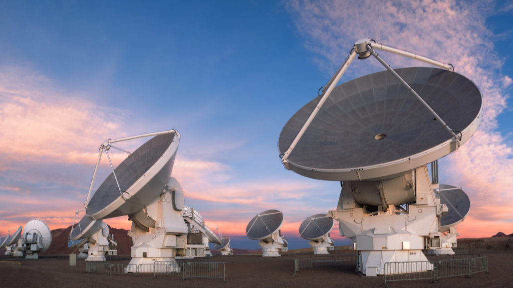 L'observatoire ALMA. // Source : P. Horálek/ESO (photo recadrée) L'observatoire ALMA. // Source : P. Horálek/ESO (photo recadrée)