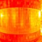 Le réacteur à fusion nucléaire, ou « soleil artificiel » (de la Chine) cherche à reproduire la réaction de fusion nucléaire. // Source : یاسمین سکندر Le réacteur à fusion nucléaire, ou « soleil artificiel » (de la Chine) cherche à reproduire la réaction de fusion nucléaire. // Source : یاسمین سکندر