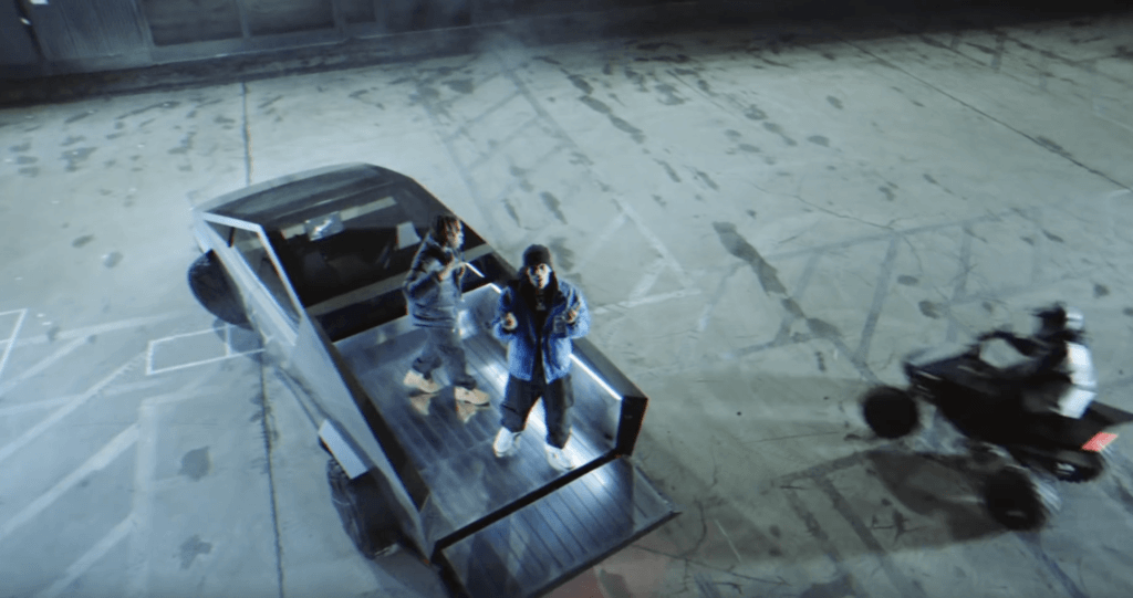 Le Cybertruck dans un clip de rap // Source : Travis Scott Le Cybertruck dans un clip de rap // Source : Travis Scott