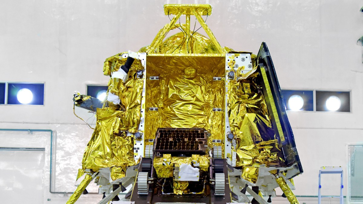 Vikram et le rover. // Source : ISRO (photo recadrée) Vikram et le rover. // Source : ISRO (photo recadrée)
