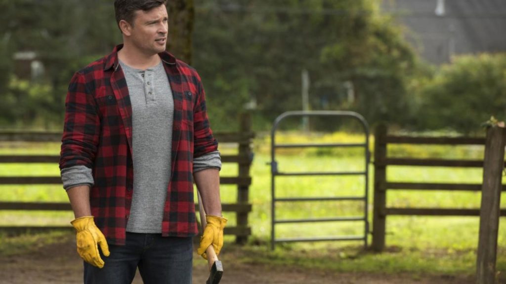 Tom Welling reprend son rôle de Clark Kent dans cet épisode, mais avec quelques années en plus. // Source : The CW Tom Welling reprend son rôle de Clark Kent dans cet épisode, mais avec quelques années en plus. // Source : The CW