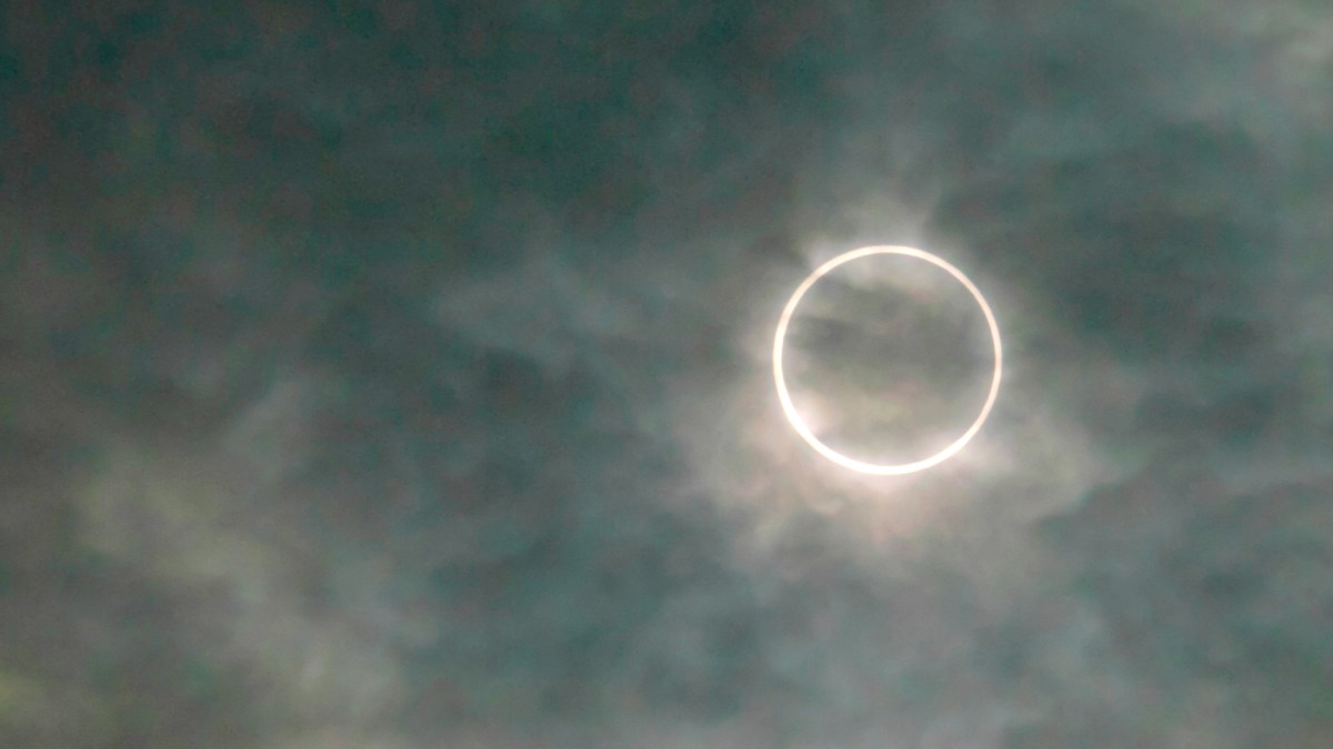 Une éclipse annulaire. // Source : Flickr/CC/B Lucava (photo recadrée) Une éclipse annulaire. // Source : Flickr/CC/B Lucava (photo recadrée)