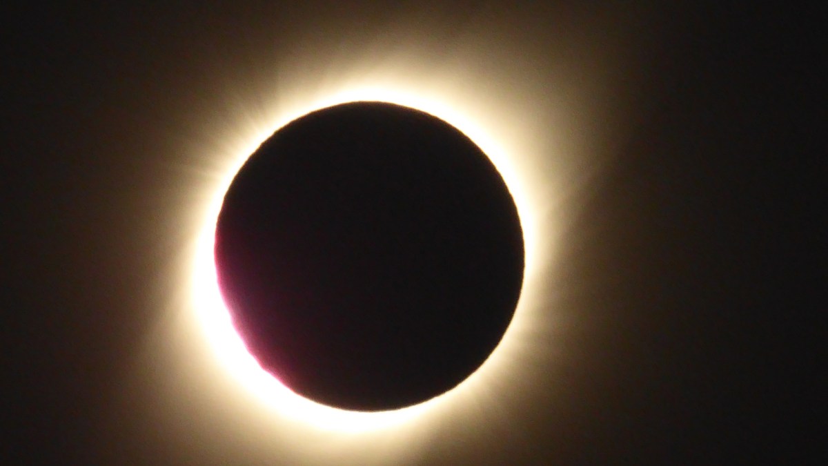 L'éclipse solaire du 2 juillet 2019. // Source : Wikimedia/CC/Majolobe (photo recadrée) L'éclipse solaire du 2 juillet 2019. // Source : Wikimedia/CC/Majolobe (photo recadrée)