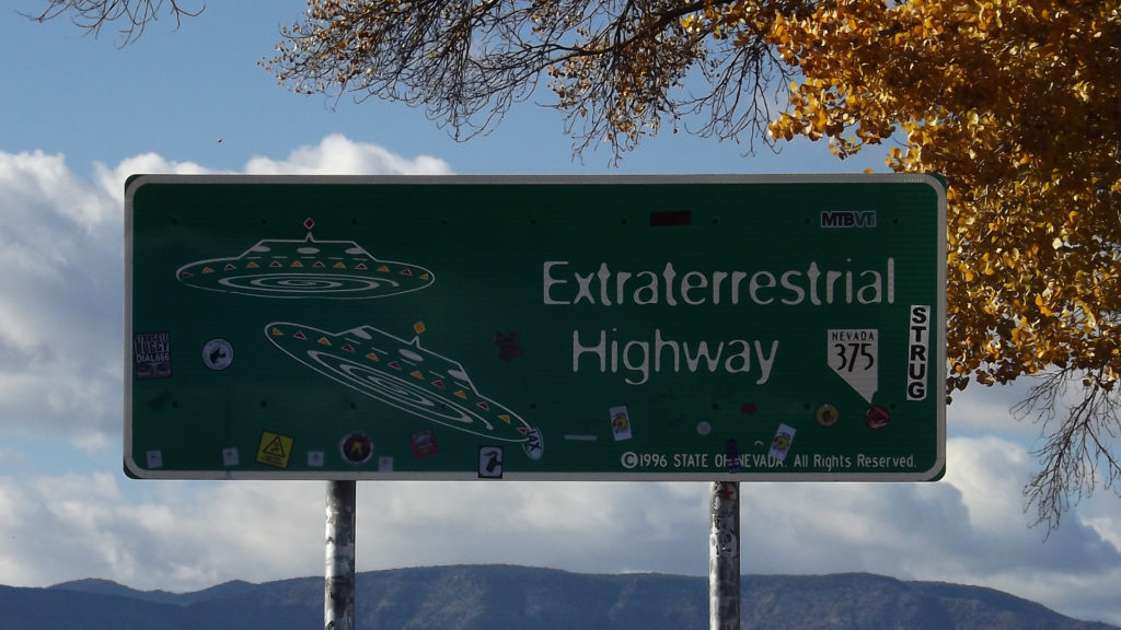 La State Route 375, ou Route extraterrestre, aux États-Unis. // Source : Pxhere/CC0 Domaine public (photo recadrée) La State Route 375, ou Route extraterrestre, aux États-Unis. // Source : Pxhere/CC0 Domaine public (photo recadrée)