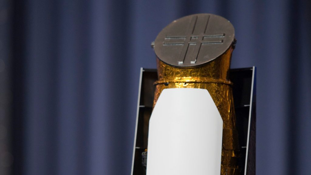 Une maquette du télescope spatial Kepler. // Source : Flickr/CC/NASA HQ PHOTO (photo recadrée) Une maquette du télescope spatial Kepler. // Source : Flickr/CC/NASA HQ PHOTO (photo recadrée)