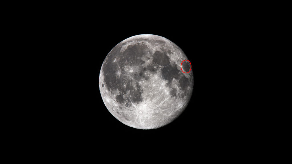 L'emplacement de la Mer des Crises sur la Lune. // Source : Wikimedia/CC/Silvercat (photo recadrée) L'emplacement de la Mer des Crises sur la Lune. // Source : Wikimedia/CC/Silvercat (photo recadrée)