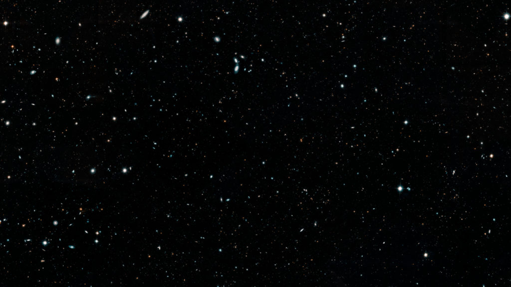 La photographie détaillée prise par Hubble. // Source : NASA, ESA, G. Illingworth and D. Magee (University of California, Santa Cruz), K. Whitaker (University of Connecticut), R. Bouwens (Leiden University), P. Oesch (University of Geneva), and the Hubble Legacy Field team (photo recadrée) La photographie détaillée prise par Hubble. // Source : NASA, ESA, G. Illingworth and D. Magee (University of California, Santa Cruz), K. Whitaker (University of Connecticut), R. Bouwens (Leiden University), P. Oesch (University of Geneva), and the Hubble Legacy Field team (photo recadrée)