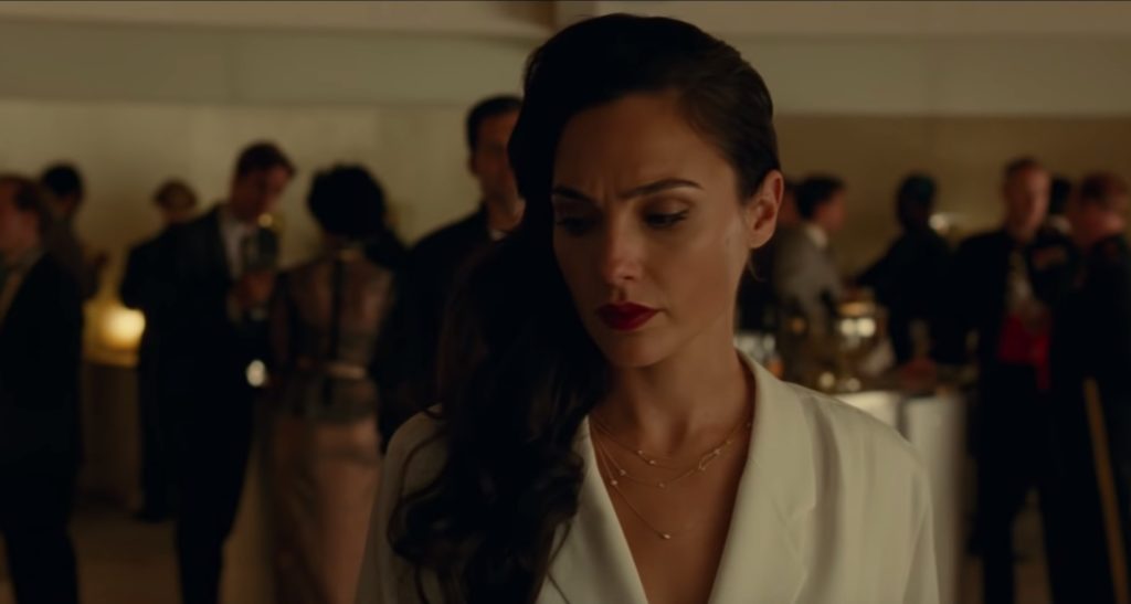 Wonder Woman qui se demande où est sa tenue de chill // Source : YouTube/Warner Bros. Pictures