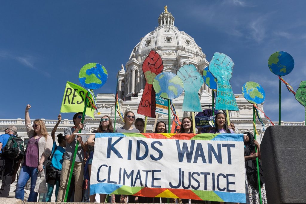 Les plus jeunes n'hésitent pas à faire grève pour défendre leurs préoccupations environnementales. // Source : Lorie Shaull Les plus jeunes n'hésitent pas à faire grève pour défendre leurs préoccupations environnementales. // Source : Lorie Shaull