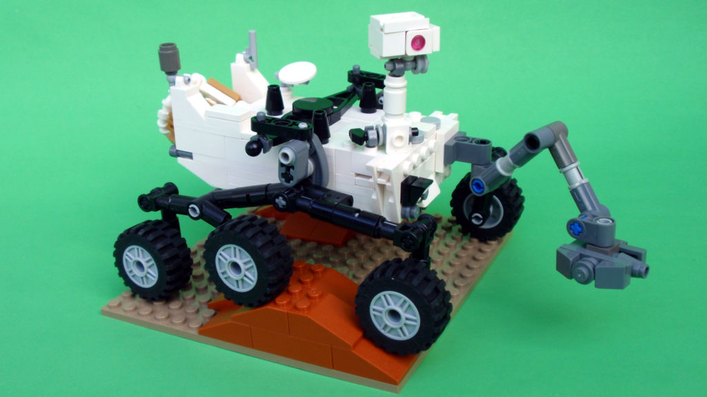 Une maquette du rover Curiosity en Lego. // Source : Flickr/CC/Stephen Pakbaz (photo recadrée) Une maquette du rover Curiosity en Lego. // Source : Flickr/CC/Stephen Pakbaz (photo recadrée)