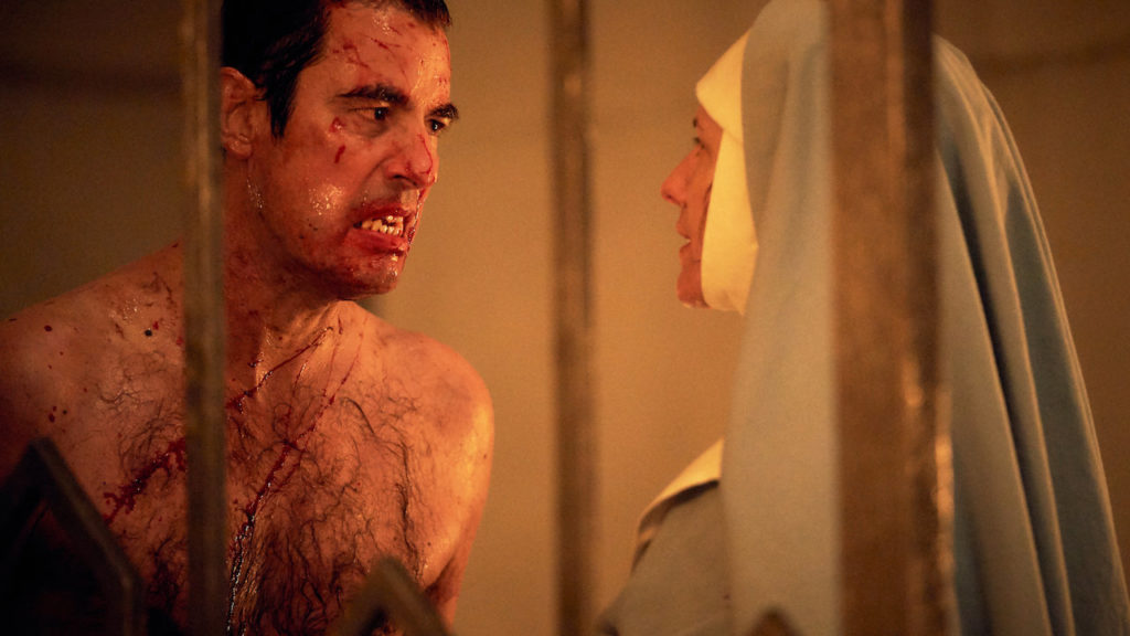 Dracula confrontant son antagoniste. // Source : Netflix / BBC Dracula confrontant son antagoniste. // Source : Netflix / BBC