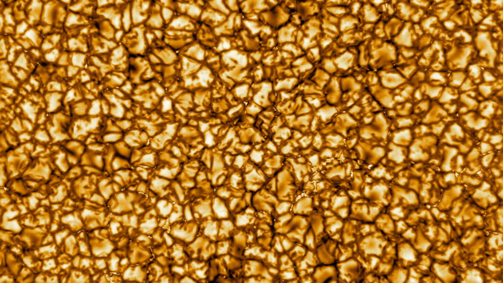 Le Soleil photographié par le télescope DKIST. // Source : NSO/AURA/NSF (photo recadrée) Le Soleil photographié par le télescope DKIST. // Source : NSO/AURA/NSF (photo recadrée)