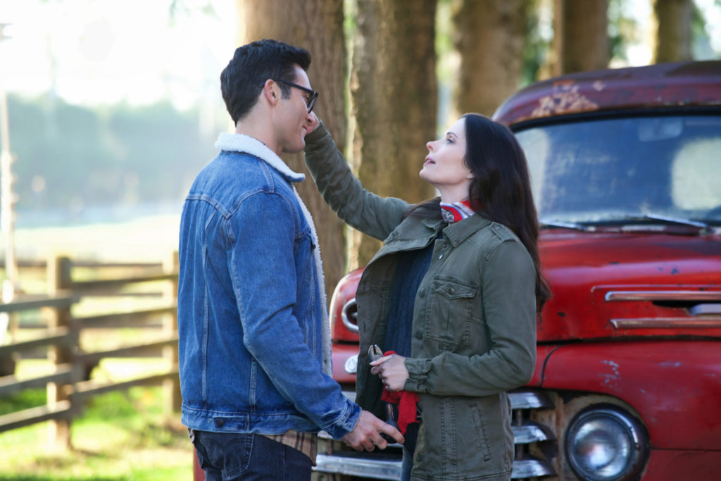 Clark Kent et Loïs Lane, dans l'univers DC Comics de la CW. // Source : The CW Clark Kent et Loïs Lane, dans l'univers DC Comics de la CW. // Source : The CW