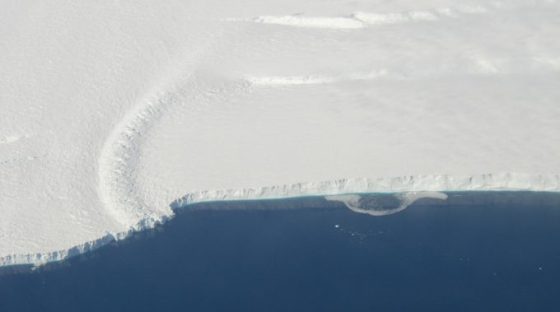 Le glacier de Pine Island à l'Ouest de l'Antarctique. // Source : Nasa Le glacier de Pine Island à l'Ouest de l'Antarctique. // Source : Nasa