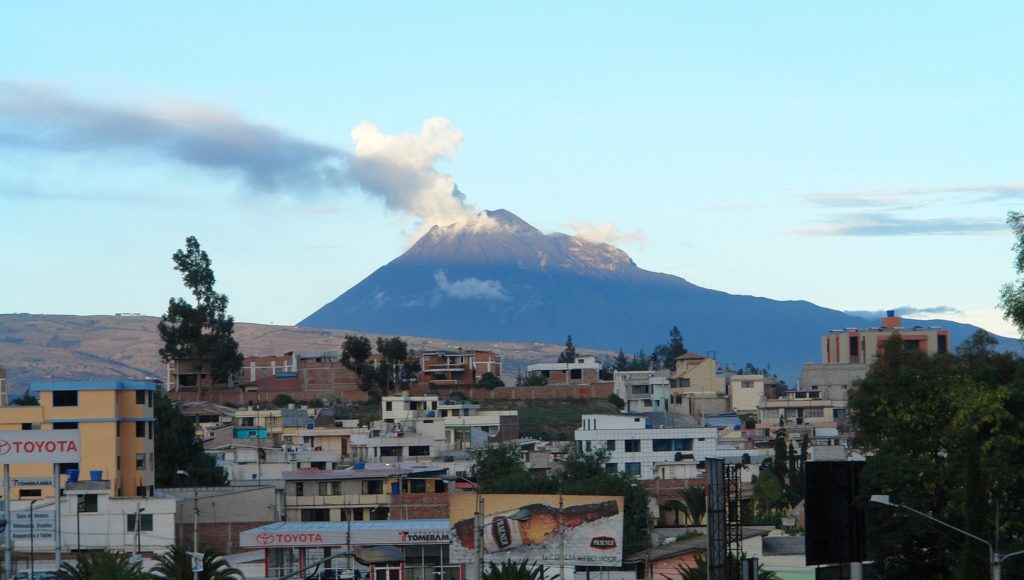 Tungurahua est très proche de la ville de Riobamba (Équateur). // Source : Alfredo Bianco Geymet Tungurahua est très proche de la ville de Riobamba (Équateur). // Source : Alfredo Bianco Geymet