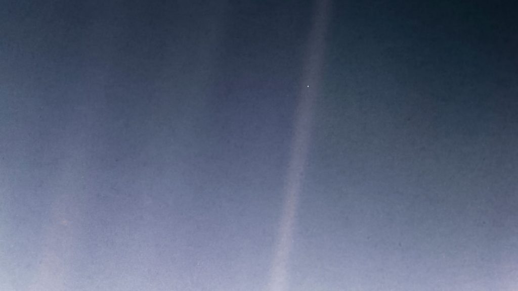 Le point bleu pâle, version remastérisée par la Nasa en 2020. // Source : Nasa