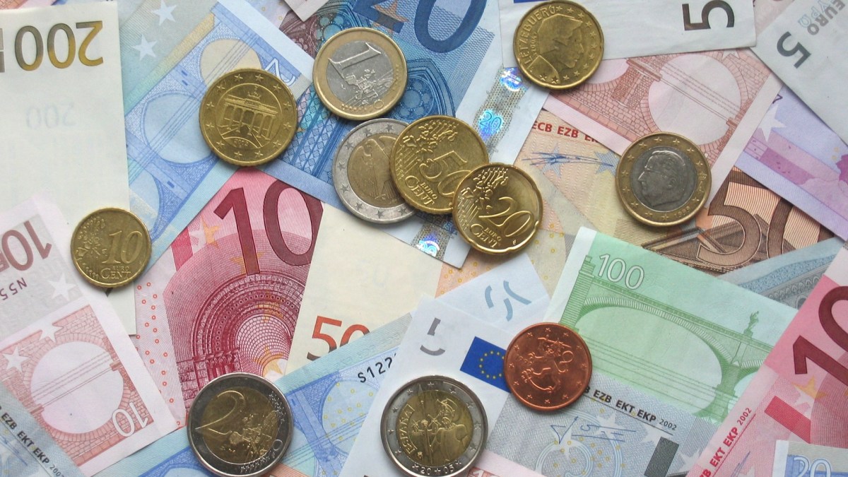 En un an et demi, Maze a amassé des dizaines de millions d'euros. // Source : Avij - Wikipedia En un an et demi, Maze a amassé des dizaines de millions d'euros. // Source : Avij - Wikipedia