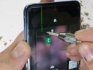 Le Samsung Galaxy Z Flip passe des tests de rayures // Source : YouTube JerryRigEverything
