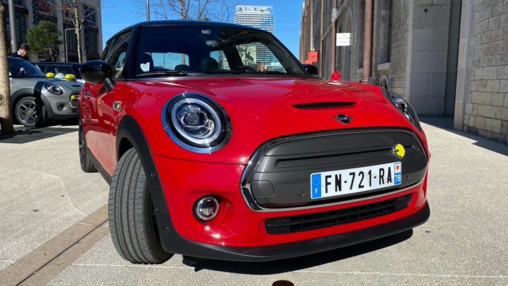 Avant de la Mini Cooper SE // Source : Maxime Claudel pour Numerama Avant de la Mini Cooper SE // Source : Maxime Claudel pour Numerama