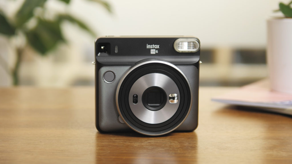 L'Instax Square SQ6. // Source : Photo Louise Audry pour Numerama L'Instax Square SQ6. // Source : Photo Louise Audry pour Numerama