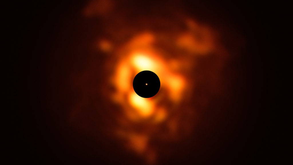 Les panaches de poussière autour de Bételgeuse. // Source : ESO/P. Kervella/M. Montargès et al., Acknowledgement: Eric Pantin (photo recadrée)
